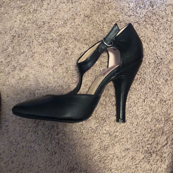 Heels - Picture 2 of 2